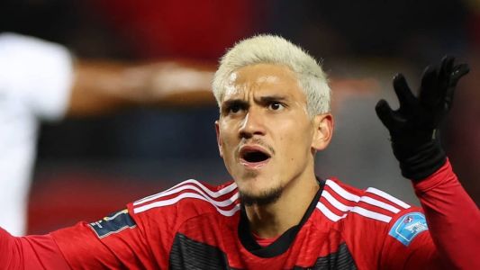 Pedro marcou duas vezes, mas não pôde evitar a derrota do Flamengo