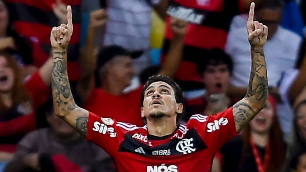 Flamengo vence o Palmeiras e entra de vez na briga pelo título do Brasileiro