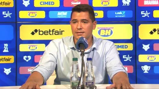 Pedro Martins elogiou elenco atual do Cruzeiro e não garantiu reforços para Pepa imediatamente