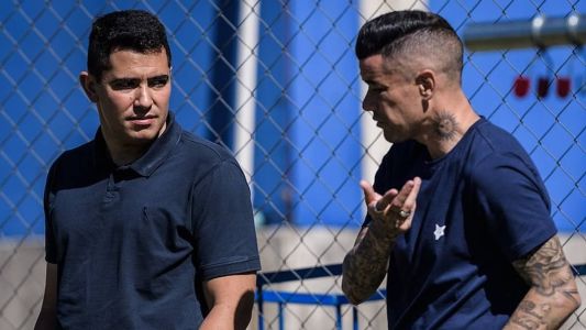 Pedro Martins (esq) trabalha com o departamento de futebol por reforços
