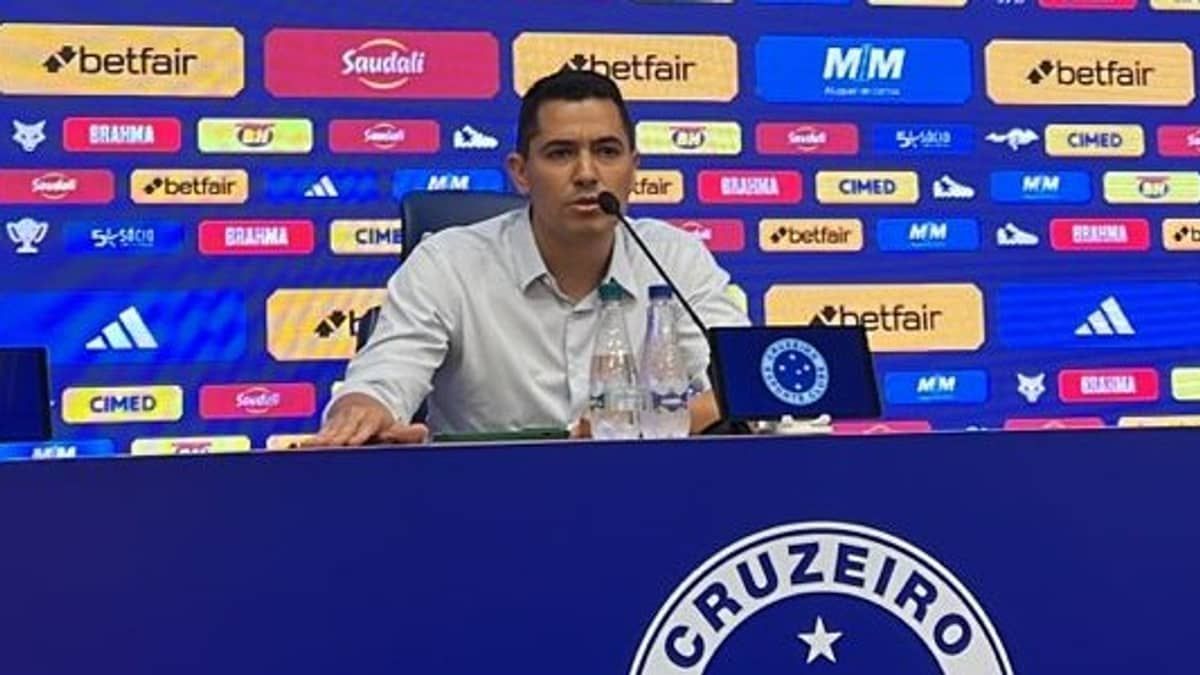 Pedro Martins se posiciona sobre 'silêncio' do Cruzeiro após demissão de Pepa