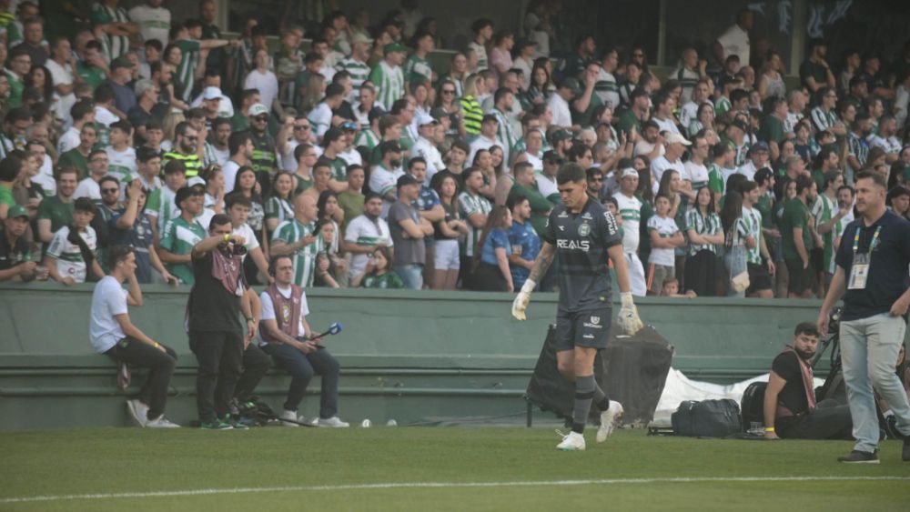 Morisco é expulso, e Coritiba fica no empate com o Remo pela Série B