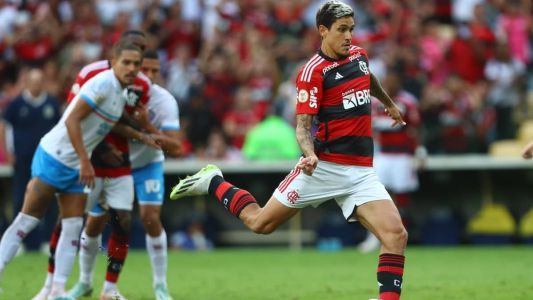Pedro na cobrança de pênalti que garantiu a vitória do Flamengo sobre o Bahia
