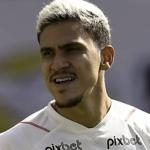 Benfica estuda fazer propostas por Pedro, do Flamengo, e Marcos Leonardo, do Santos