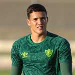 Chegada de ex-Cruzeiro fez goleiro do Fluminense desistir do Atlético-GO; entenda
