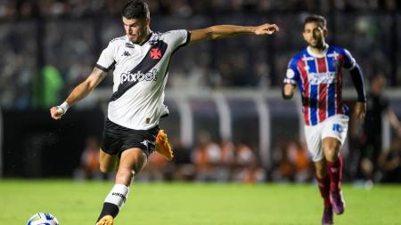 Pedro Raul finaliza na derrota para o Bahia em São Januário, nesta segunda-feira