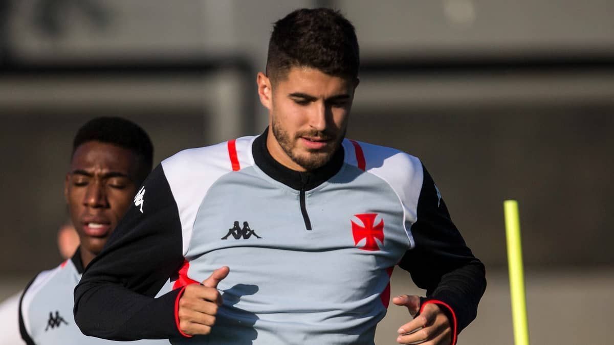 Corinthians avança pela contratação do atacante Pedro Raul
