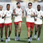 Após cirurgia, Pedro inicia pré-temporada do Flamengo com óculos de proteção
