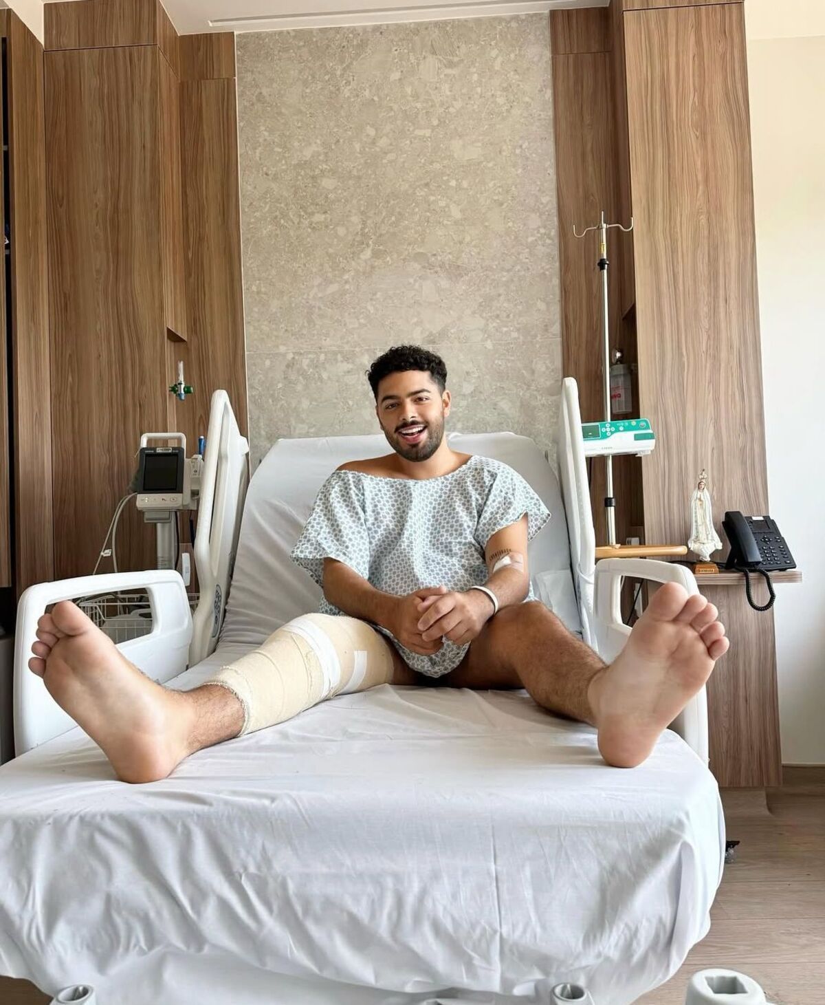 Pedro Sampaio passa por cirurgia e atualiza estado de saúde após acidente em show