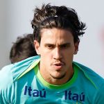 Após torção, Pedro deixa treino mais cedo e vira dúvida na Seleção Brasileira