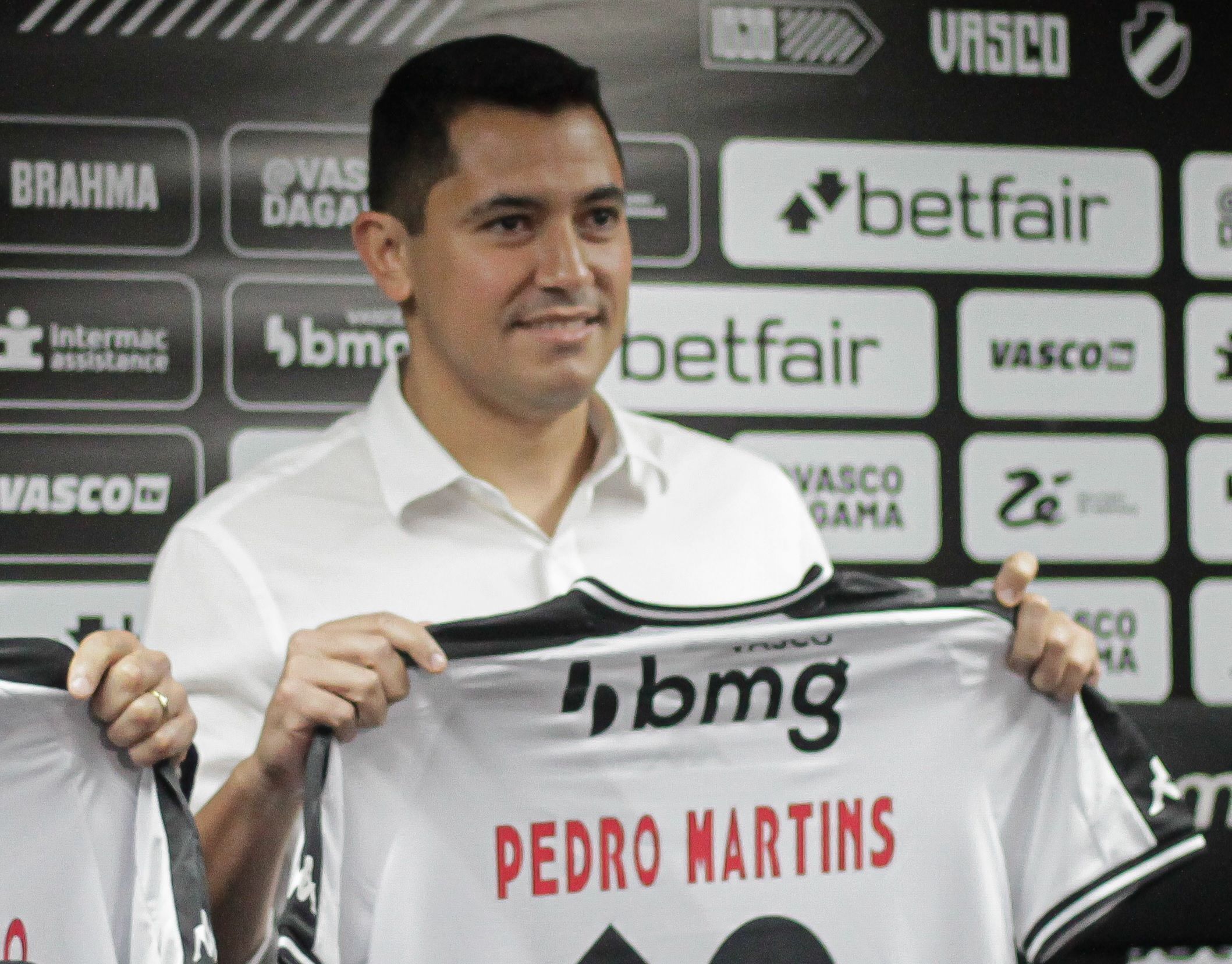 Vasco anuncia saída de Pedro Martins, ex-Cruzeiro