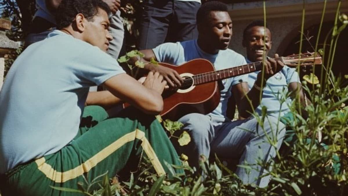 Pelé foi criticado em 1983 por não ter ido ao velório de Garrincha