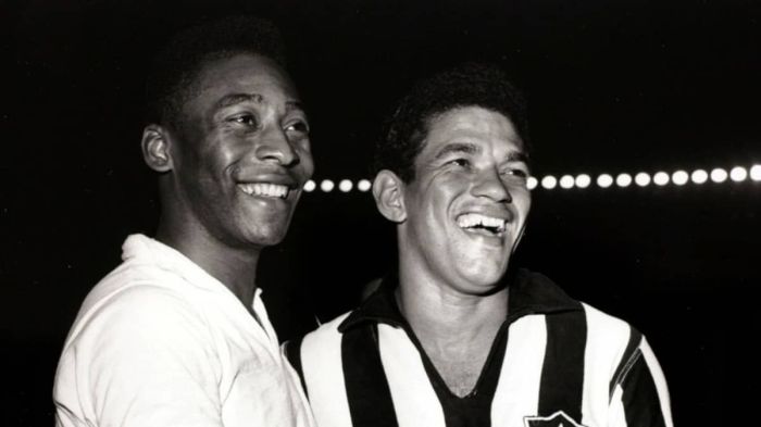 Pelé e Garrincha, ícones do futebol brasileiro 