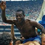 Dois em cada três brasileiros consideram Pelé o melhor jogador da história