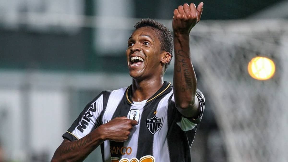 Ídolo do Atlético, Jô anuncia aposentadoria do futebol aos 35 anos