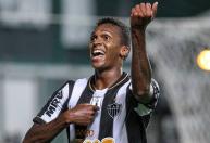Jô relembra dupla com Ronaldinho e elege Atlético como 'mais marcante'