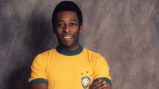 Pelo Brasil, Pelé conquistou os títulos mundiais em 1958, 1962 e em 1970