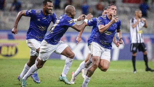 Pelo Cruzeiro, Edu marcou 22 gols em 48 jogos