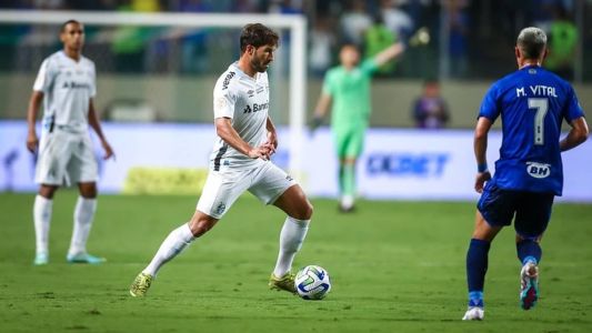 Pelo Grêmio, Lucas Silva perdeu para o Cruzeiro, por 1 a 0, no Brasileirão deste ano