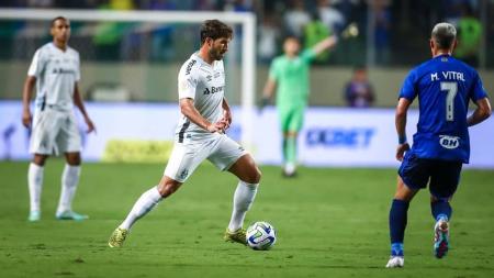 Pelo Grêmio, Lucas Silva perdeu para o Cruzeiro, por 1 a 0, no Brasileirão deste ano