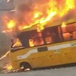Imagens mostram ônibus pegando fogo no Sion, em BH; veja vídeos impressionantes