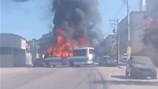 Pelo menos 20 ônibus foram incendiados