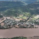 Ciclone extratropical: homem procura companheira e bebês levados por correnteza: 'vou entrar no rio'