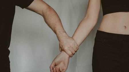 Pelo menos três adolescentes relatam ter sido estupradas pelo homem