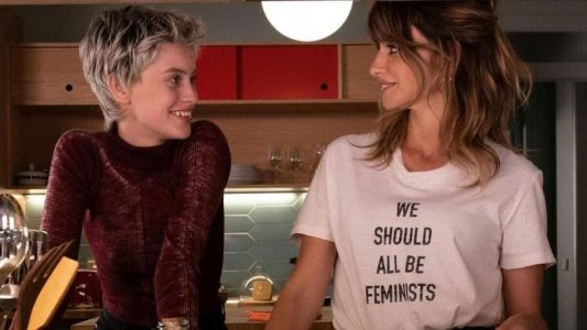 Penélope Cruz e Milena Smit durante cena do filme 'Mães Paralelas', de Almodóvar, que discute a maternidade e a ditadura espanhola