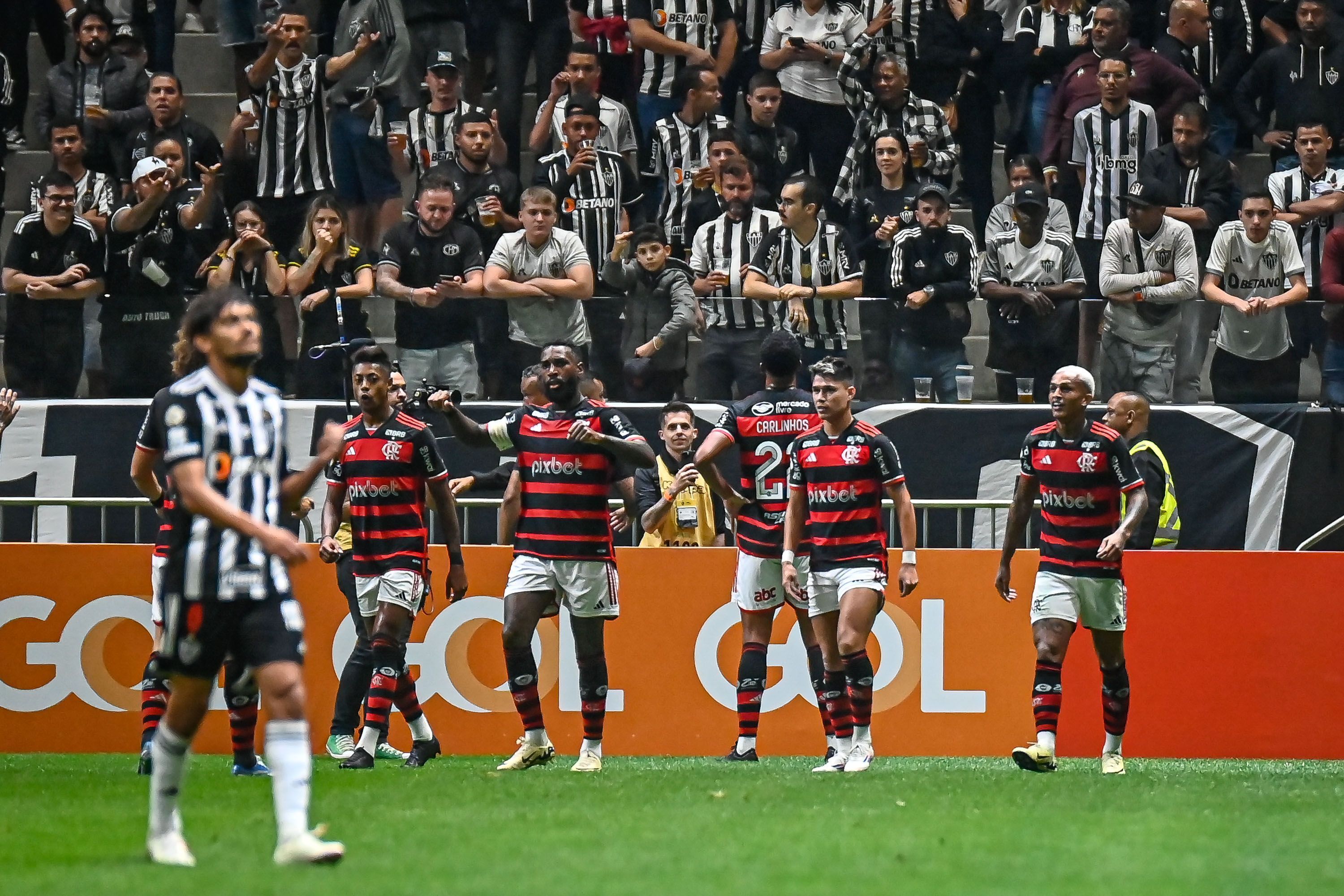 Atlético sofre quatro gols pela 3ª vez e tem uma das piores defesas do Brasileirão