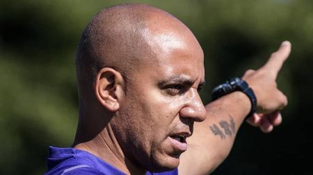 Pepa comandou treino do Cruzeiro nesta segunda-feira (5), na Toca da Raposa II