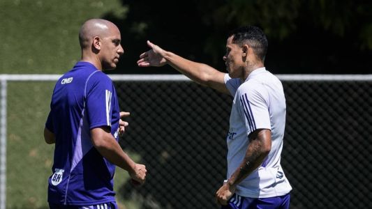 Pepa e Wallisson conversam durante atividade na Toca II