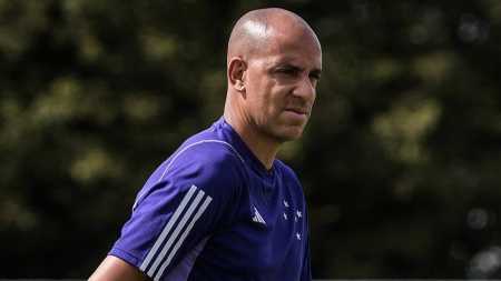 Pepa em treino do Cruzeiro, na Toca da Raposa 2