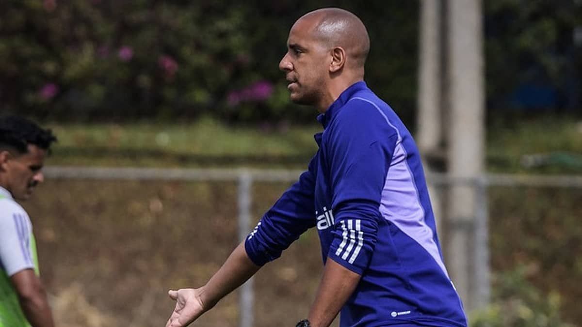 Cruzeiro: Pepa mostra categoria em treino de cruzamento na Toca II