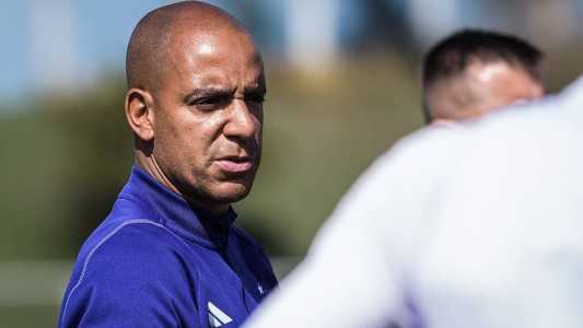 Pepa pode relacionar Arthur Gomes para o duelo com o Athletico-PR, em Curitiba