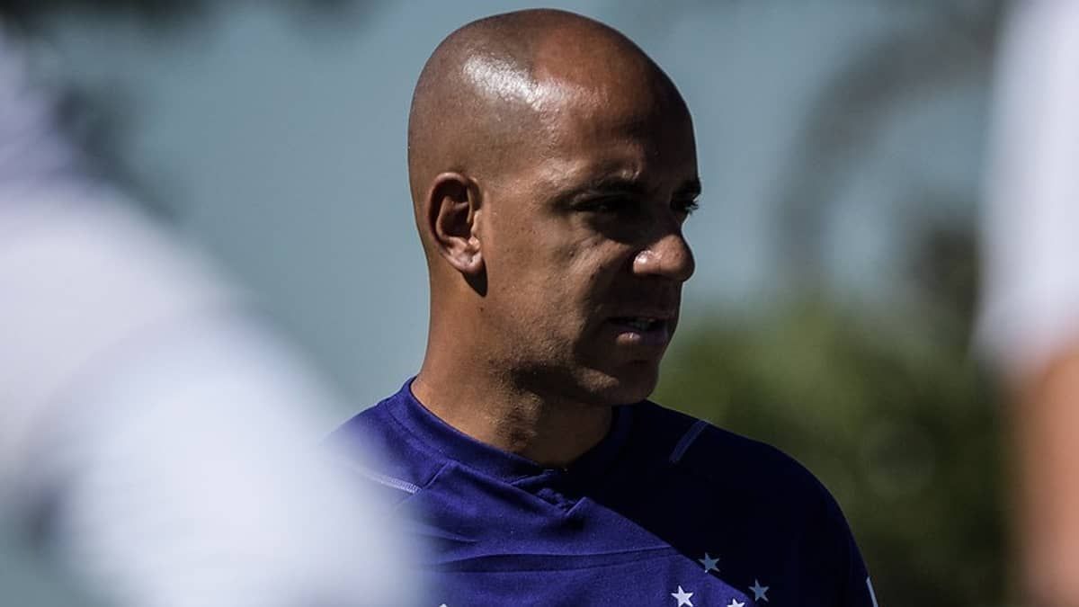 Cruzeiro tem dois pendurados em último jogo antes de clássico com Atlético