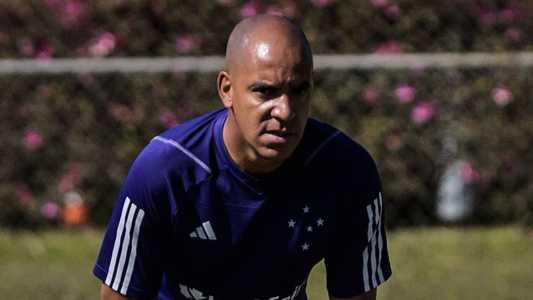 Pepa, técnico do Cruzeiro, durante treinamento na Toca da Raposa II, em Belo Horizonte