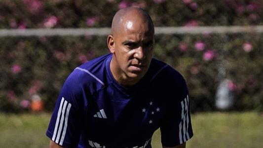 Pepa, técnico do Cruzeiro, durante treinamento na Toca da Raposa II, em Belo Horizonte