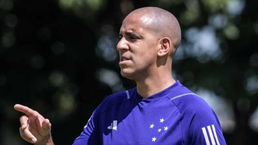 Pepa, técnico português do Cruzeiro, durante treino nessa quarta-feira (5) na Toca II