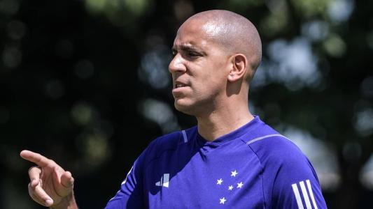Pepa, técnico português do Cruzeiro, durante treino nessa quarta-feira (5) na Toca II