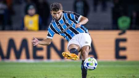 Pepê se recupera da terceira lesão no Grêmio em 2023