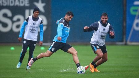 Pepê treina com o grupo e fica mais próximo do retorno aos jogos