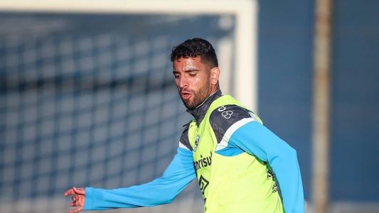 Pepê volta à titularidade após dois meses fora