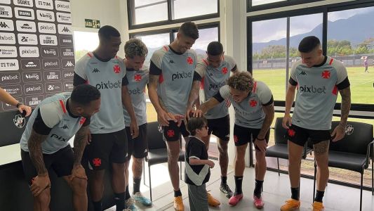 Pequeno Gui é visita ilustre no CT do Vasco, nesta sexta-feira (30)