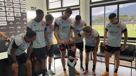 Pequeno Gui é visita ilustre no CT do Vasco, nesta sexta-feira (30)
