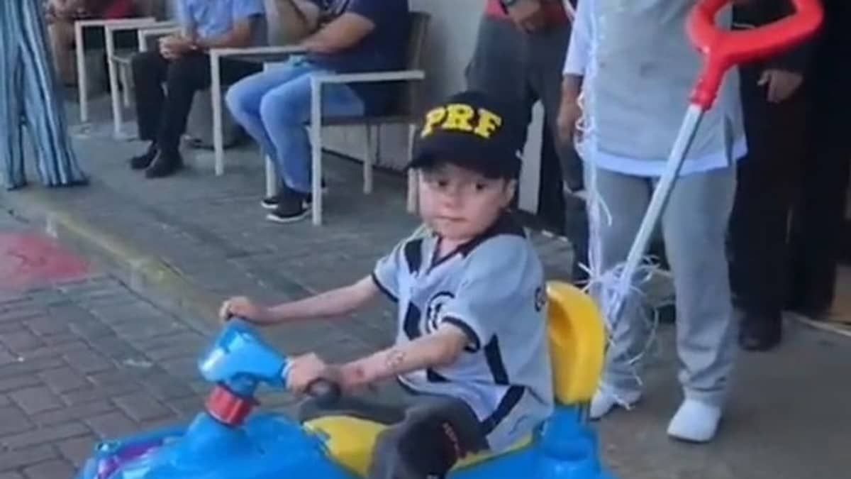 Criança que ficou em coma por 16 dias recebe alta e é ovacionada por vascaínos; assista