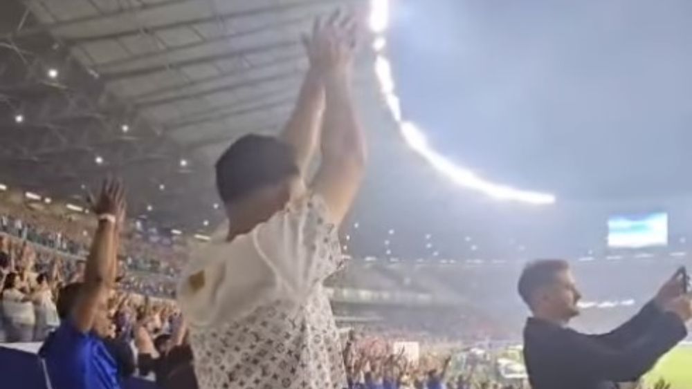 Reforço assiste à classificação do Cruzeiro no Mineirão e faz comemoração viking