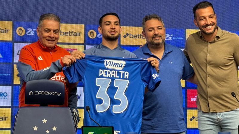 Apresentado, Peralta revela que campeão pelo Cruzeiro foi fundamental em negociação