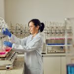 Como as análises de controle de qualidade garantem segurança na indústria química