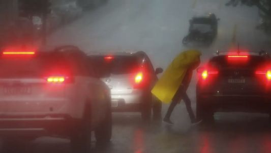 O aviso de tempestade detalha possibilidade de chuva até 100 mm por dia e ventos de 100 km/h, além de chance de queda de granizo